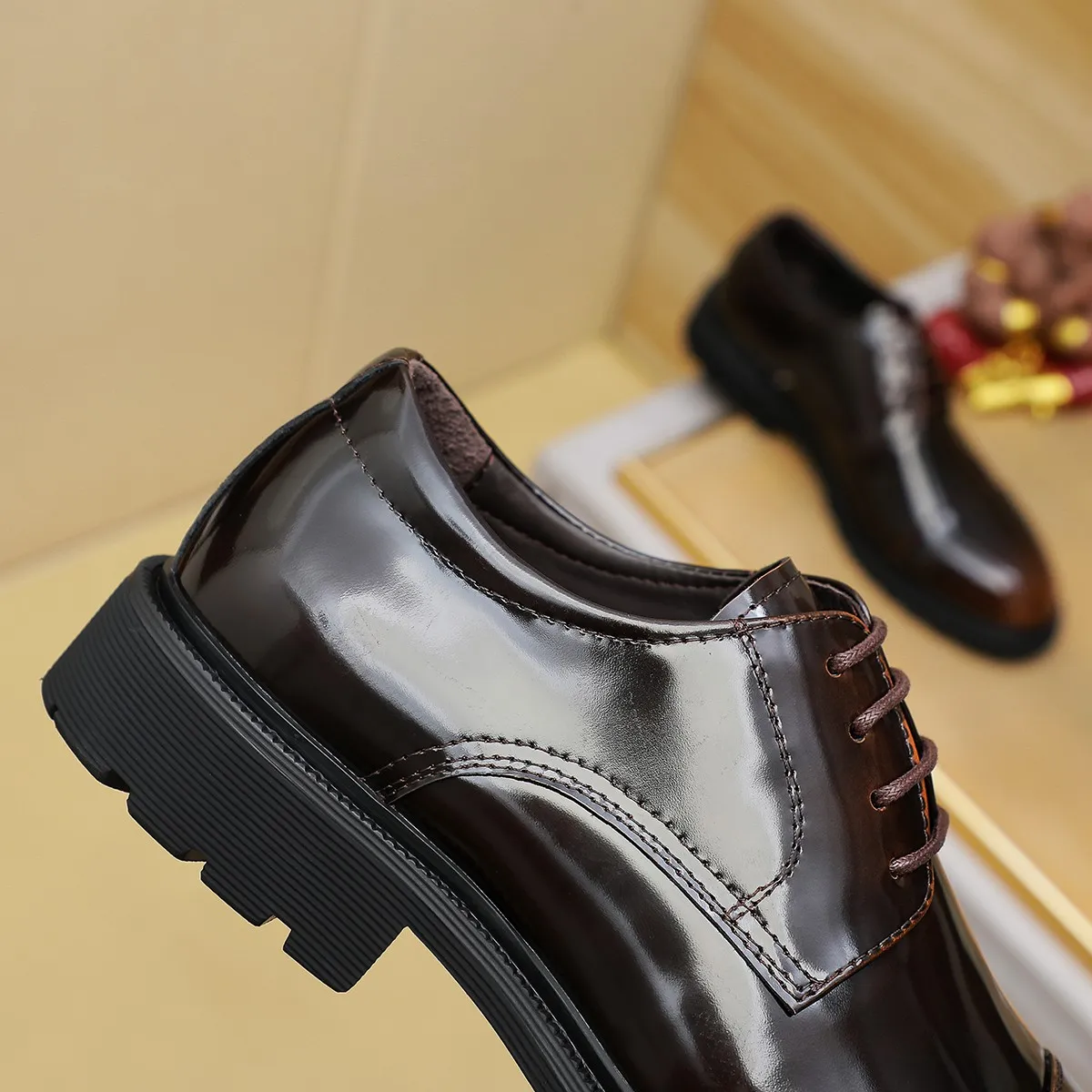 Men's shoes 💰660 💰 Louis Vuitton LV ® Autumn and Winter 🆕 models 🔛Full shoe counter First layer cowhide, 🐂Leather lined casual shoes for men, super soft outsole, essential for driving. Counter synchronization Original first layer cowhide Completely 1:1 mold customization 🌹Top version, 2 colors available! Number: 38-45 (37.46. Customized)